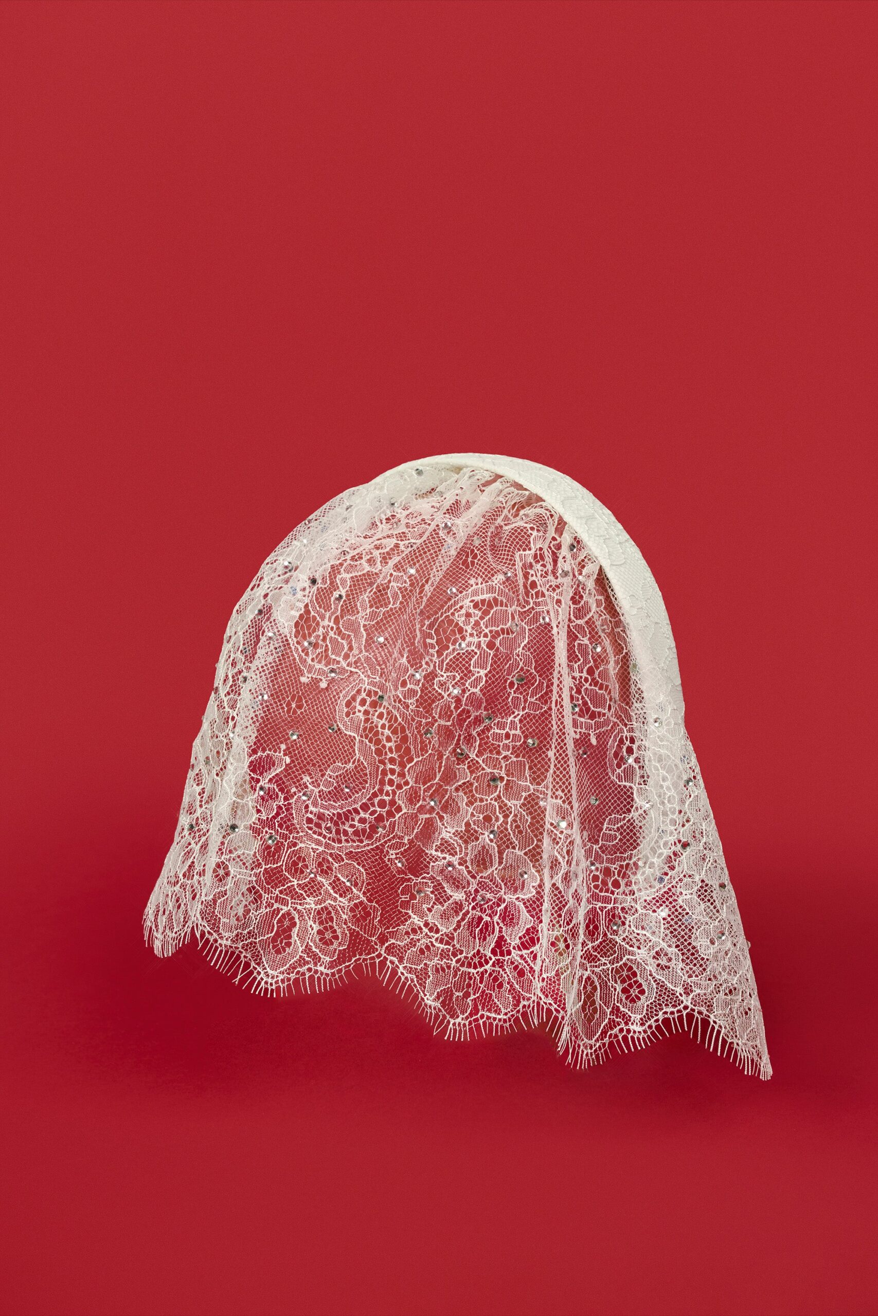 Lace Veil Headband in White - Image 2