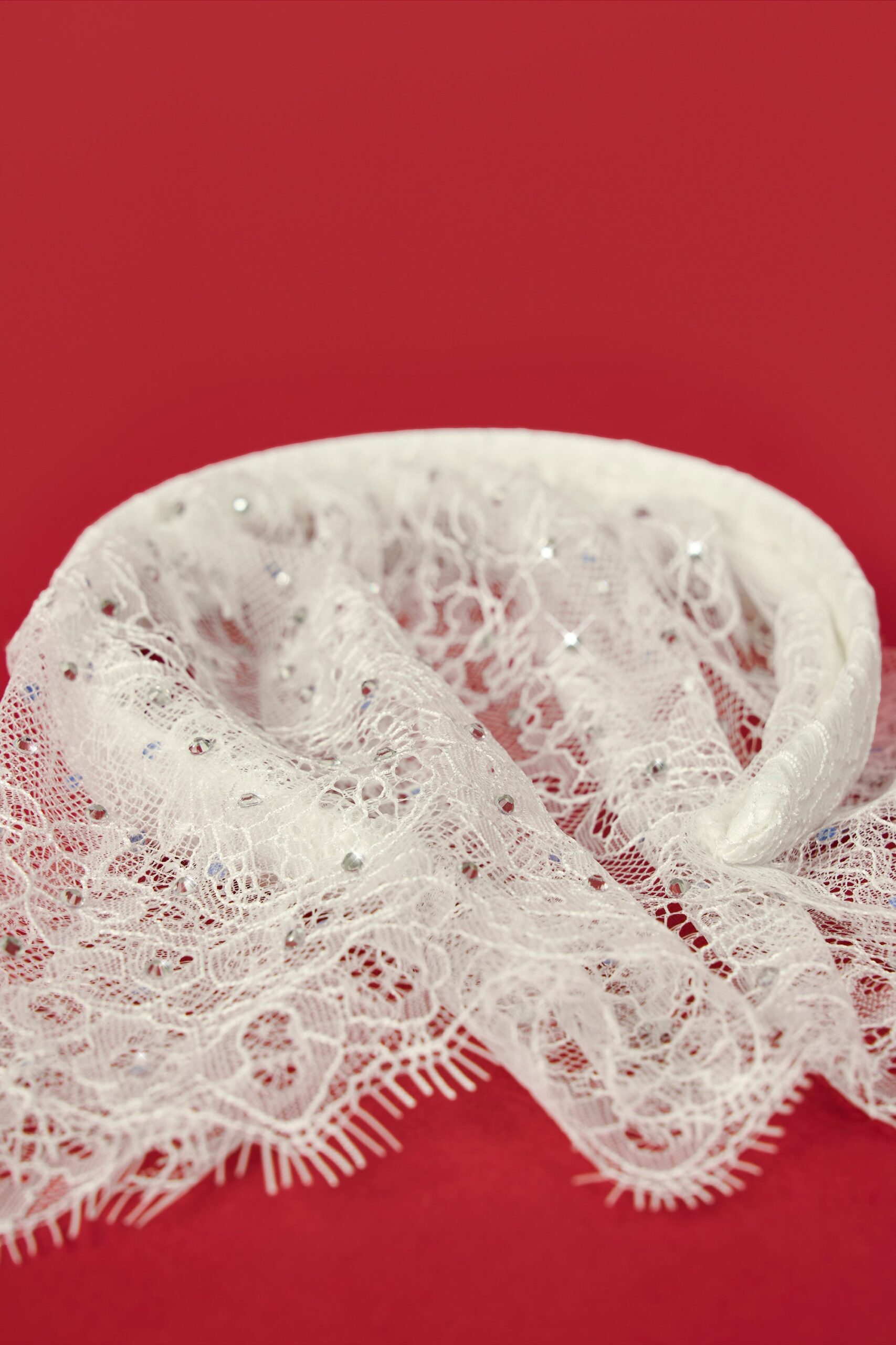 Lace Veil Headband in White - Image 3