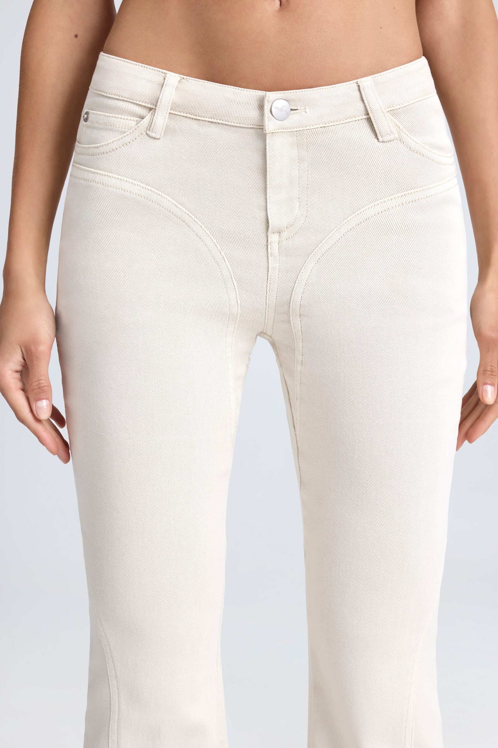 Mid-Rise Flared Jeans in Ecru - Image 4