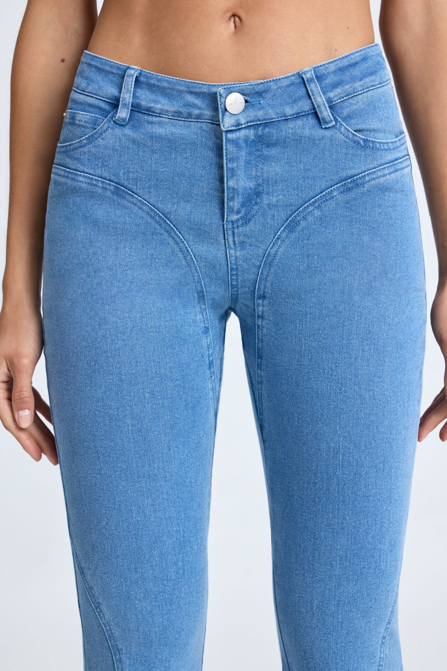 Mid-Rise Flared Jeans in Mid Blue Stonewash - Image 4