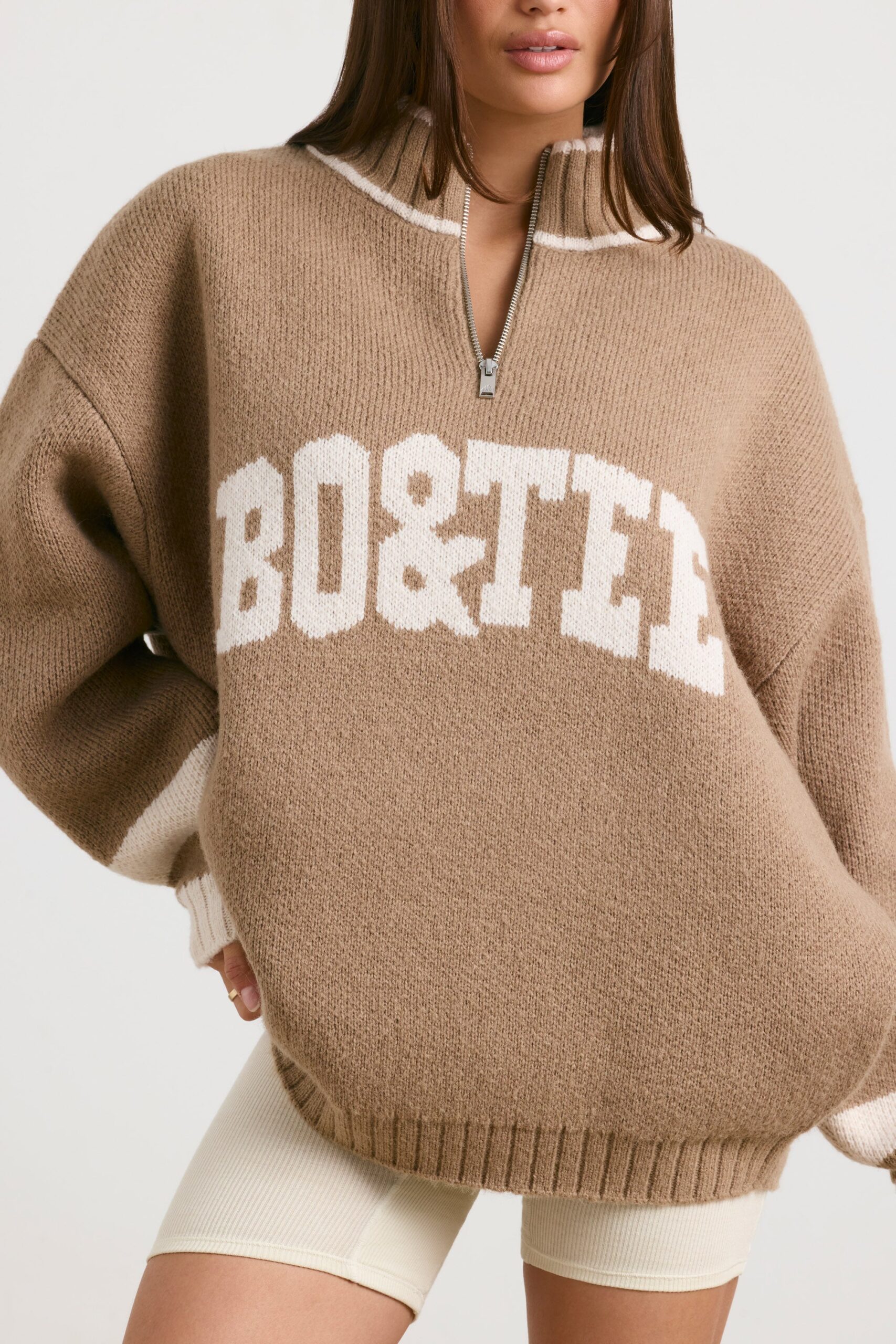 Oversized Quarter-Zip Chunky-Knit Jumper in Espresso - Image 4