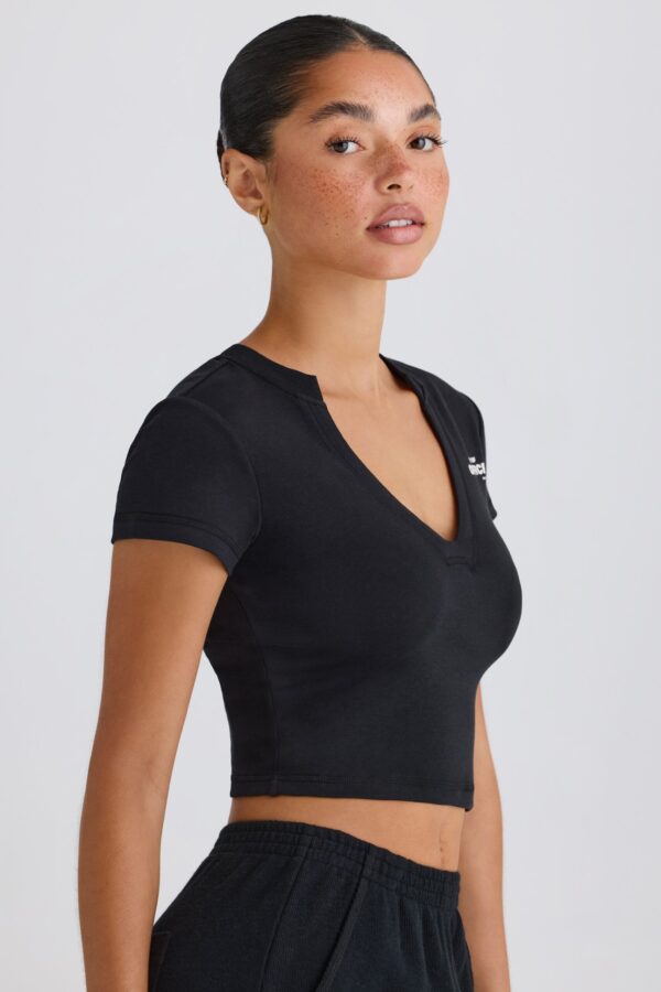 Graphic-Print Cropped T-Shirt in Black - Image 3