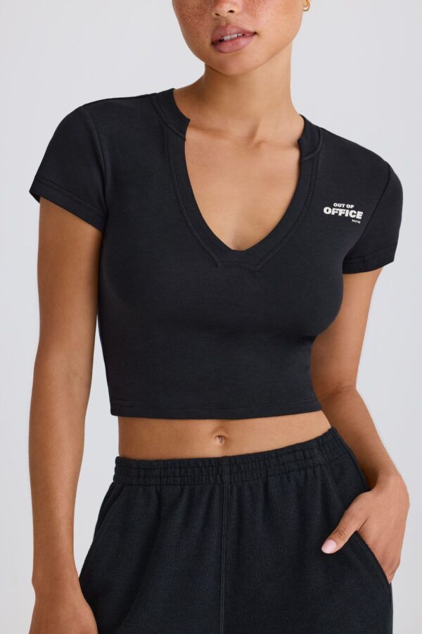 Graphic-Print Cropped T-Shirt in Black - Image 4