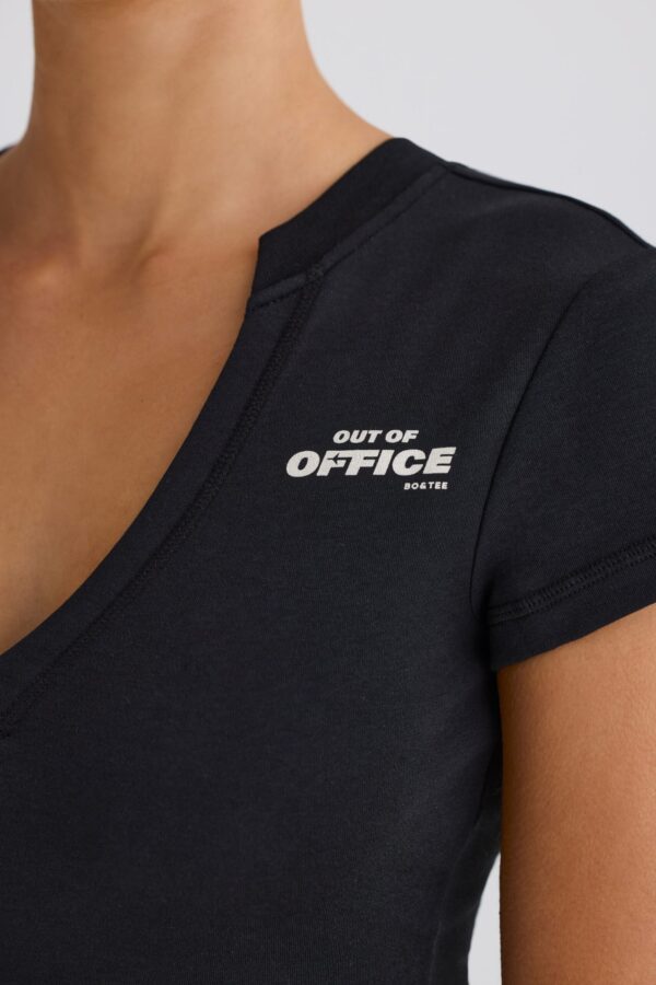 Graphic-Print Cropped T-Shirt in Black - Image 5