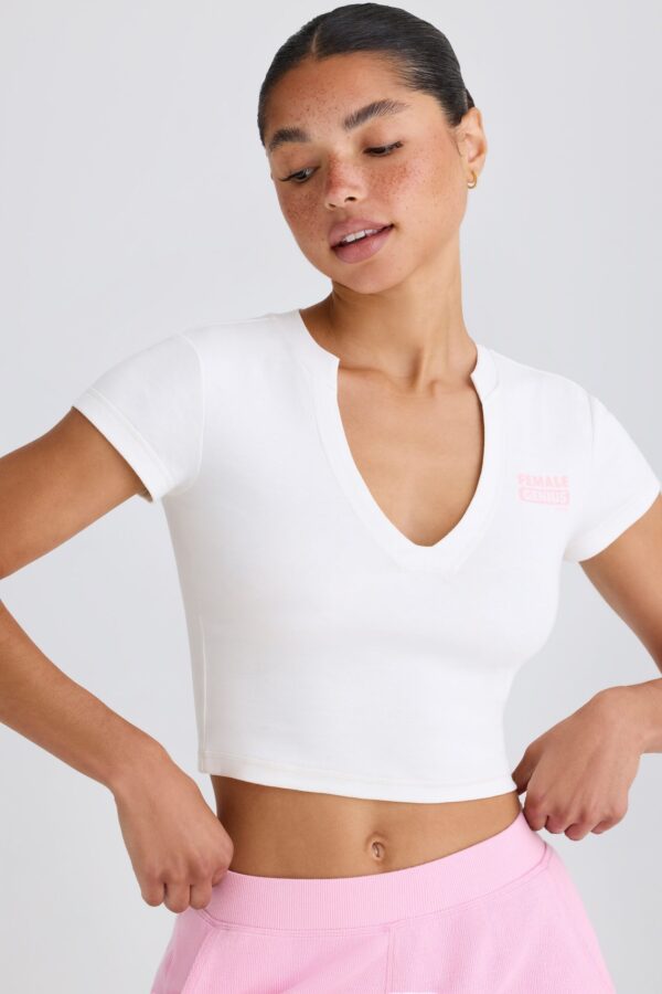 Graphic-Print Cropped T-Shirt in White - Image 7