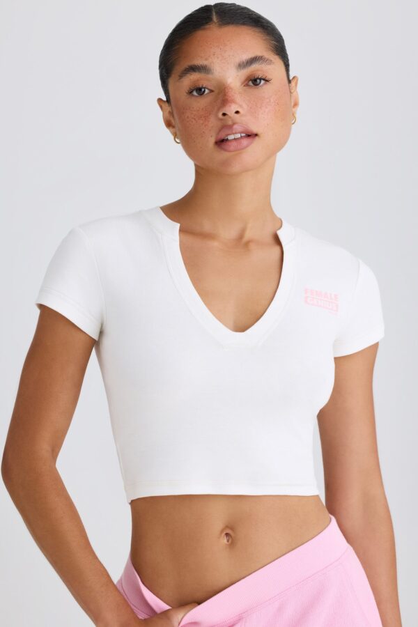 Graphic-Print Cropped T-Shirt in White - Image 8