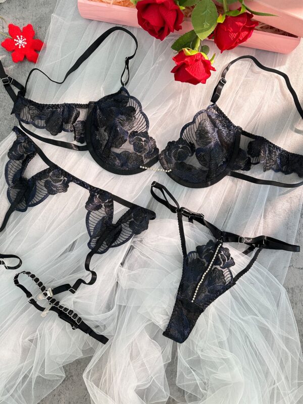 Black Luxurious Fancy Embroidered Sexy Lingerie Set - Image 15