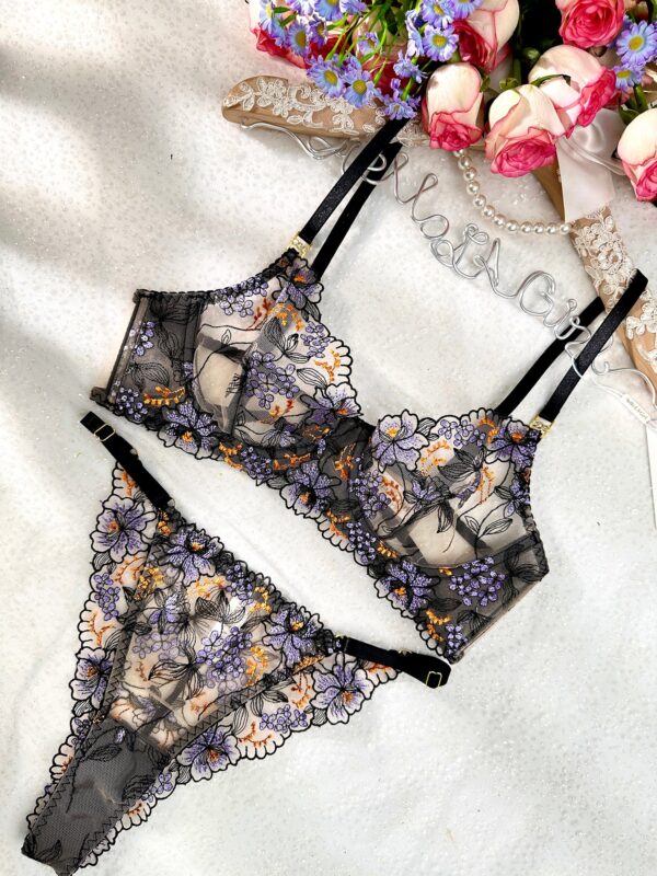 Elegant Noir Black Lace Lingerie Set - Image 10