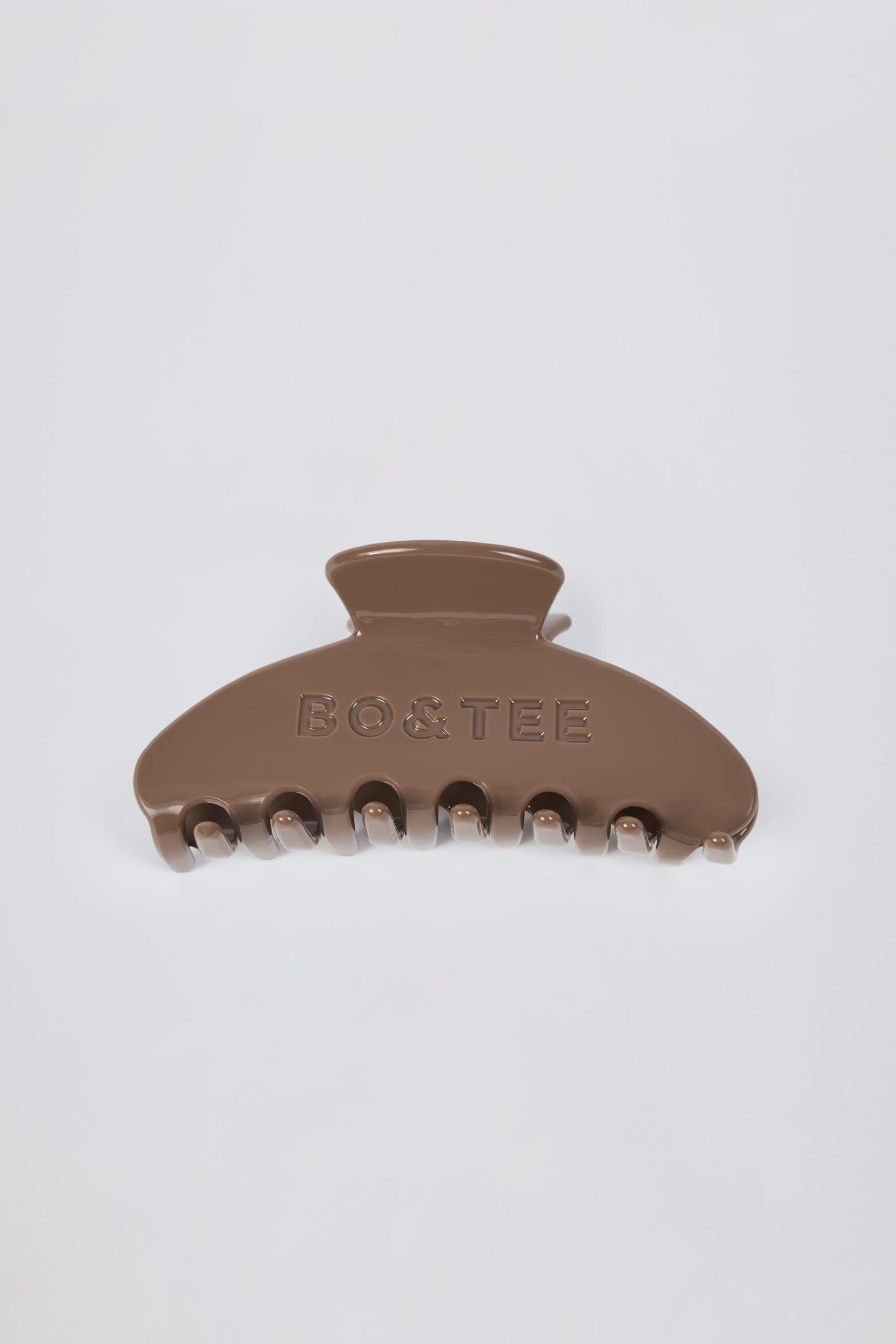 Medium Claw Clip in Mocha - Image 4