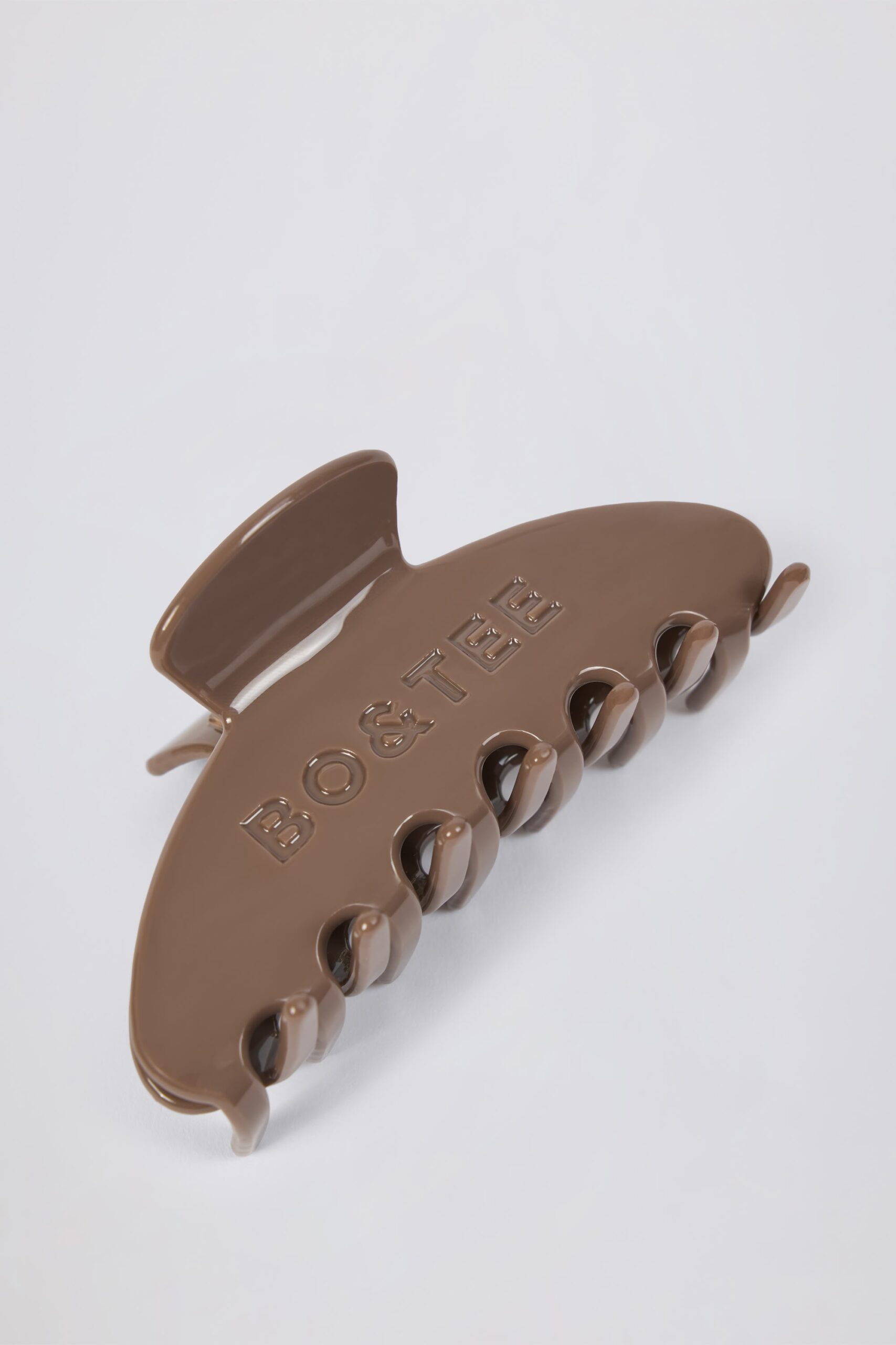 Medium Claw Clip in Mocha - Image 5