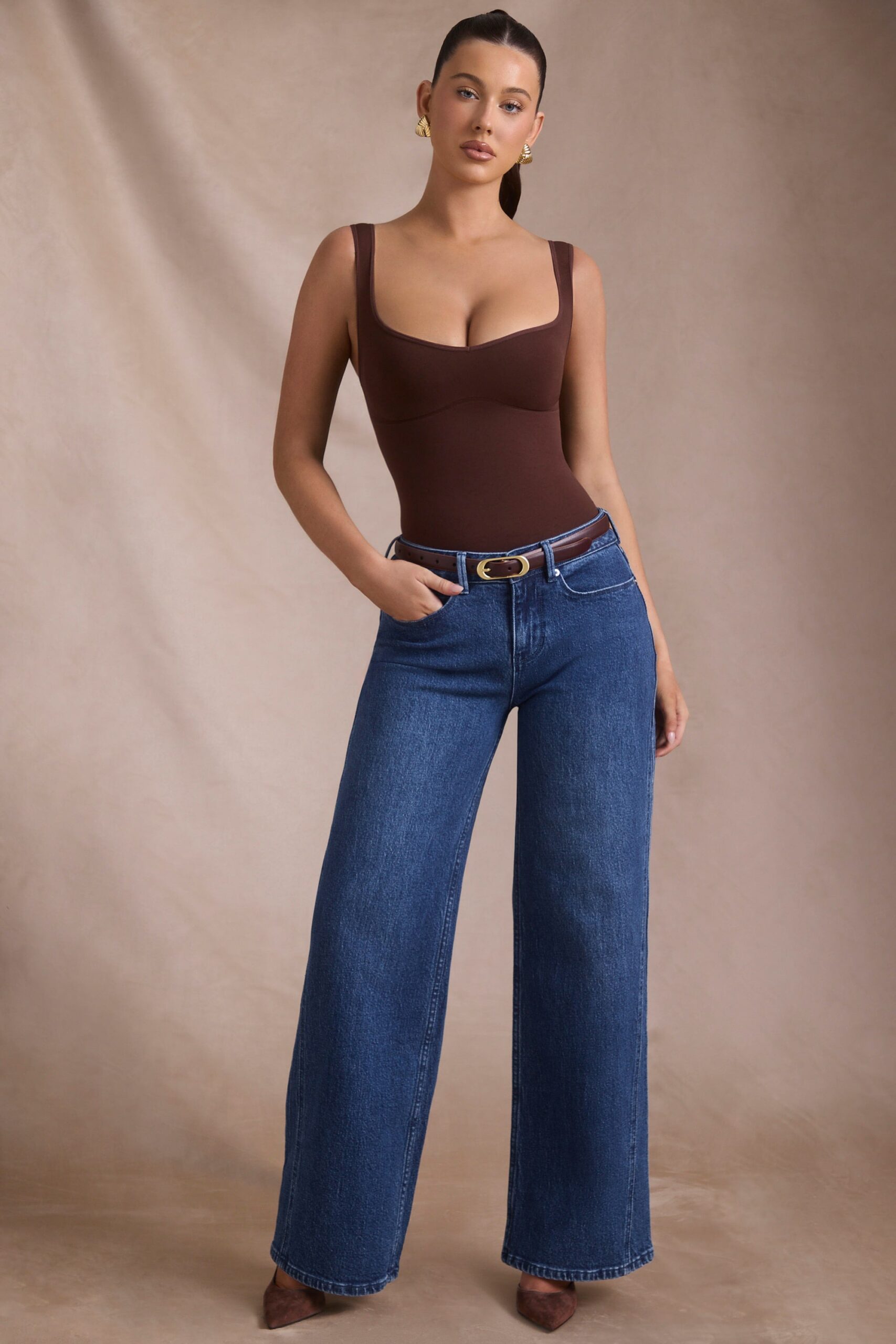Low-Rise Wide-Leg Jeans in Indigo Wash - Image 6