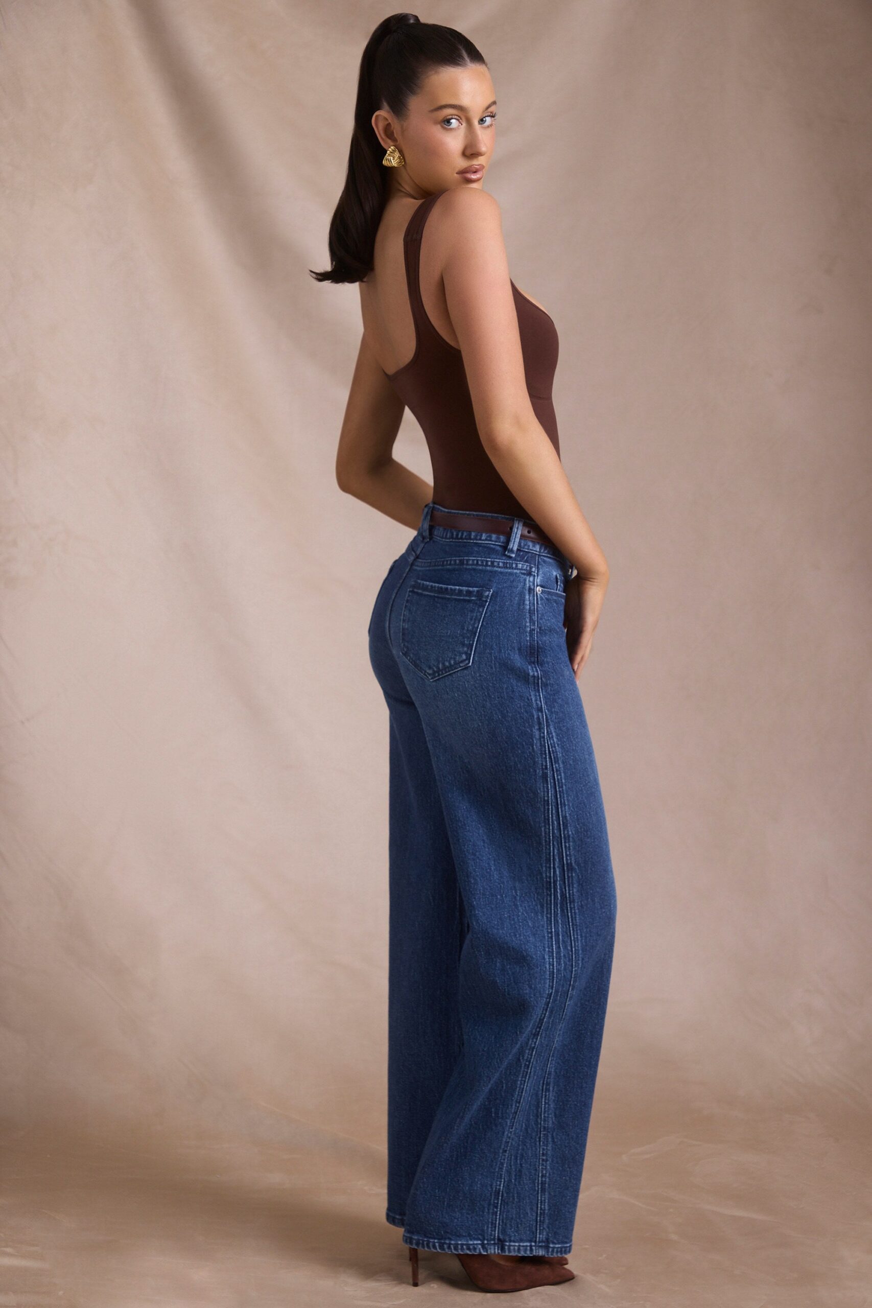 Low-Rise Wide-Leg Jeans in Indigo Wash - Image 7